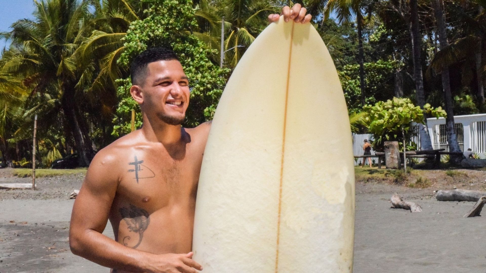 90 Day Fiancé: Love in Paradise background