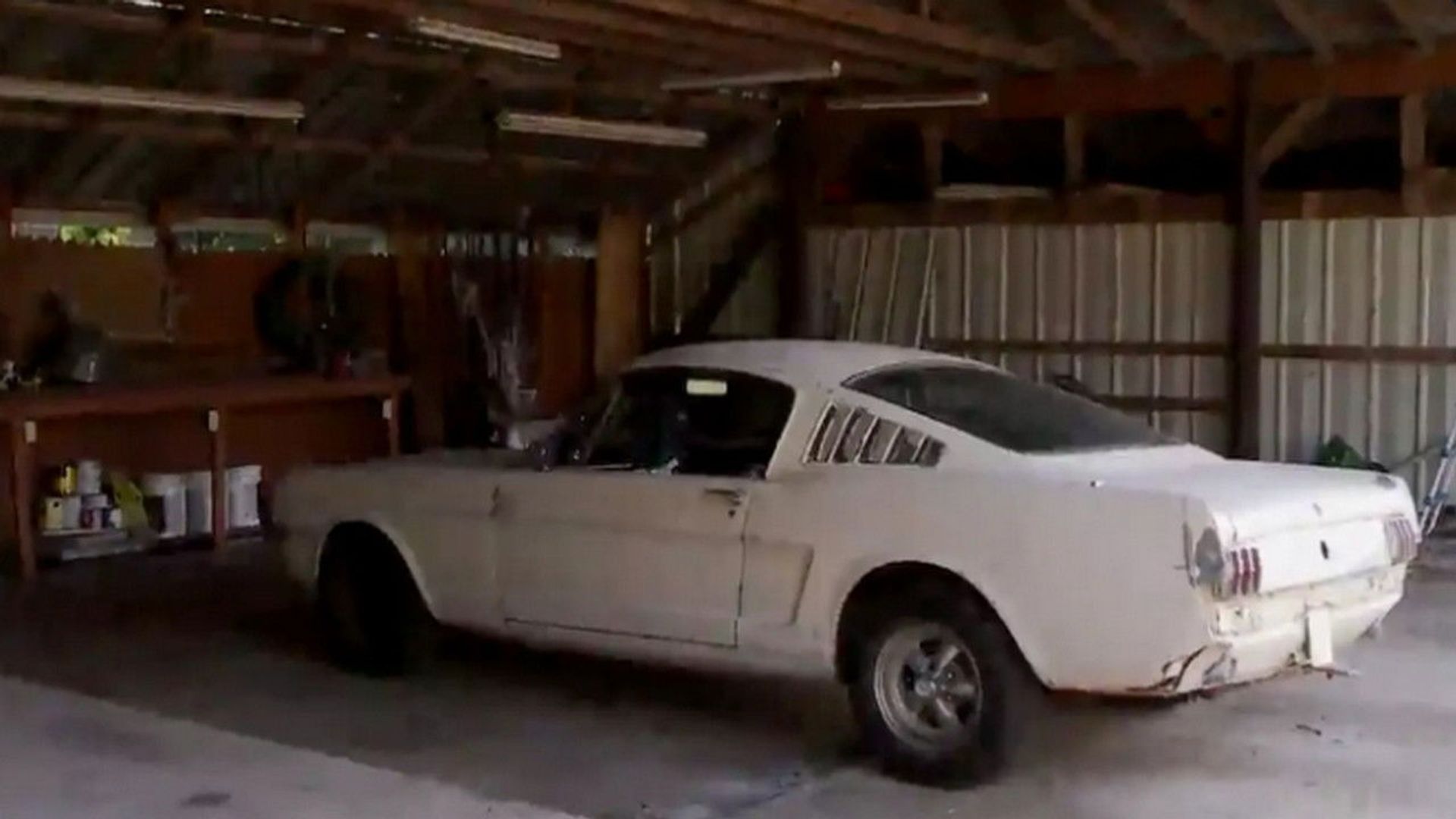 Highway to Sell background