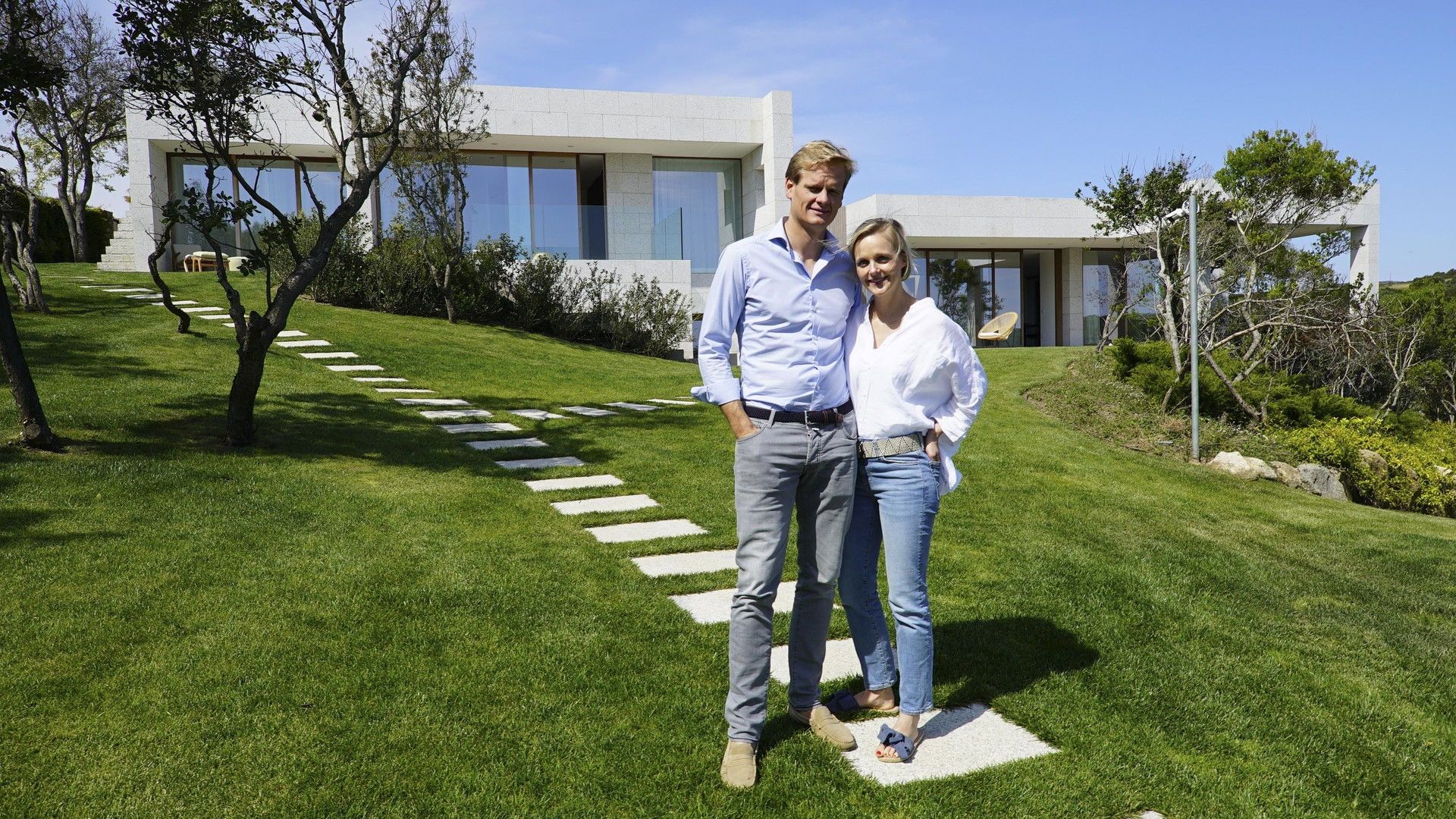 World's Most Secret Homes background