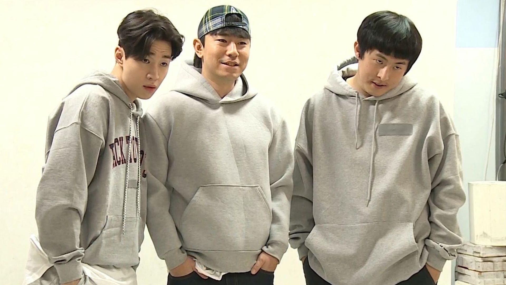 I Live Alone background