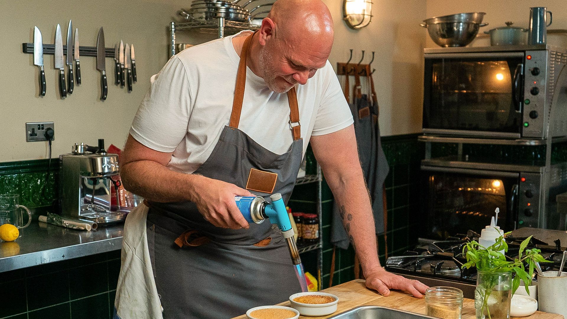 Tom Kerridge: Secrets of the Pub Kitchen background