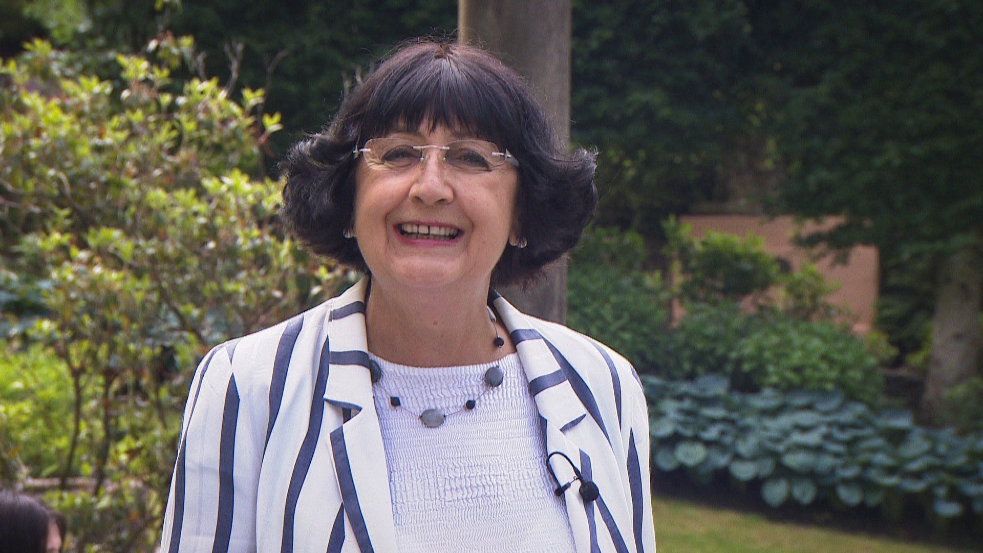 Bargain Hunt background