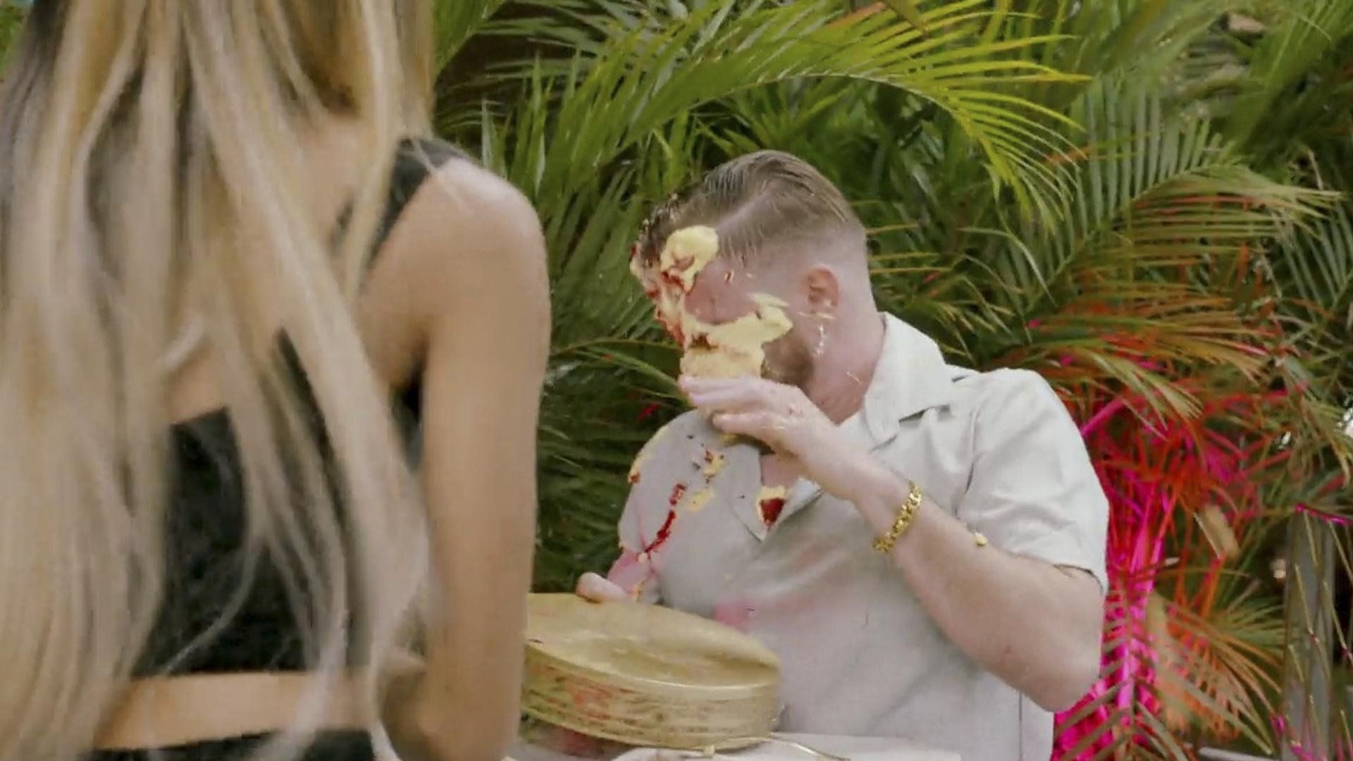 90 Day Fiancé: The Other Way background