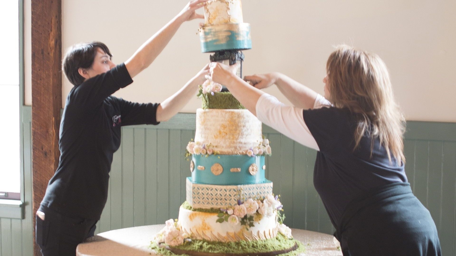 Cake Hunters background