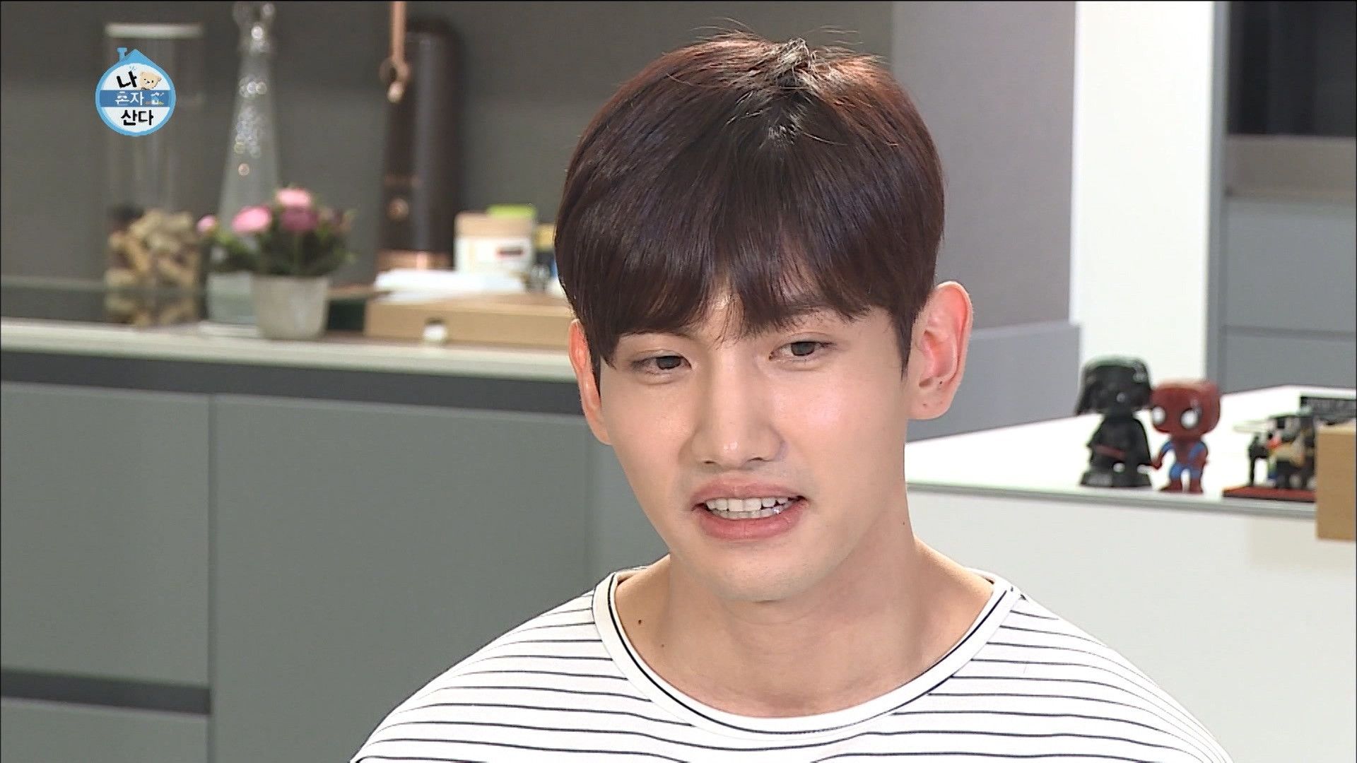 I Live Alone background