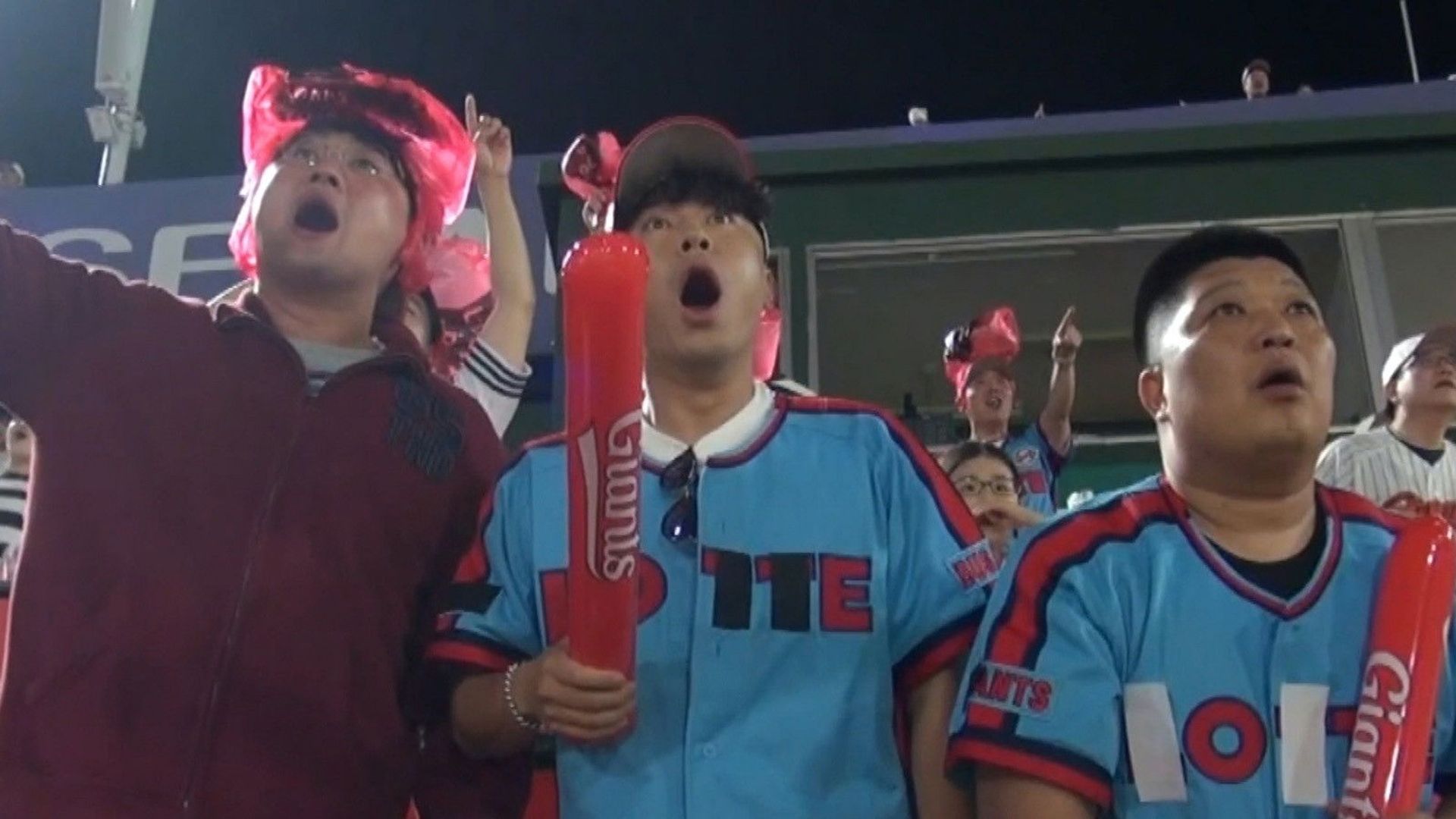 I Live Alone background