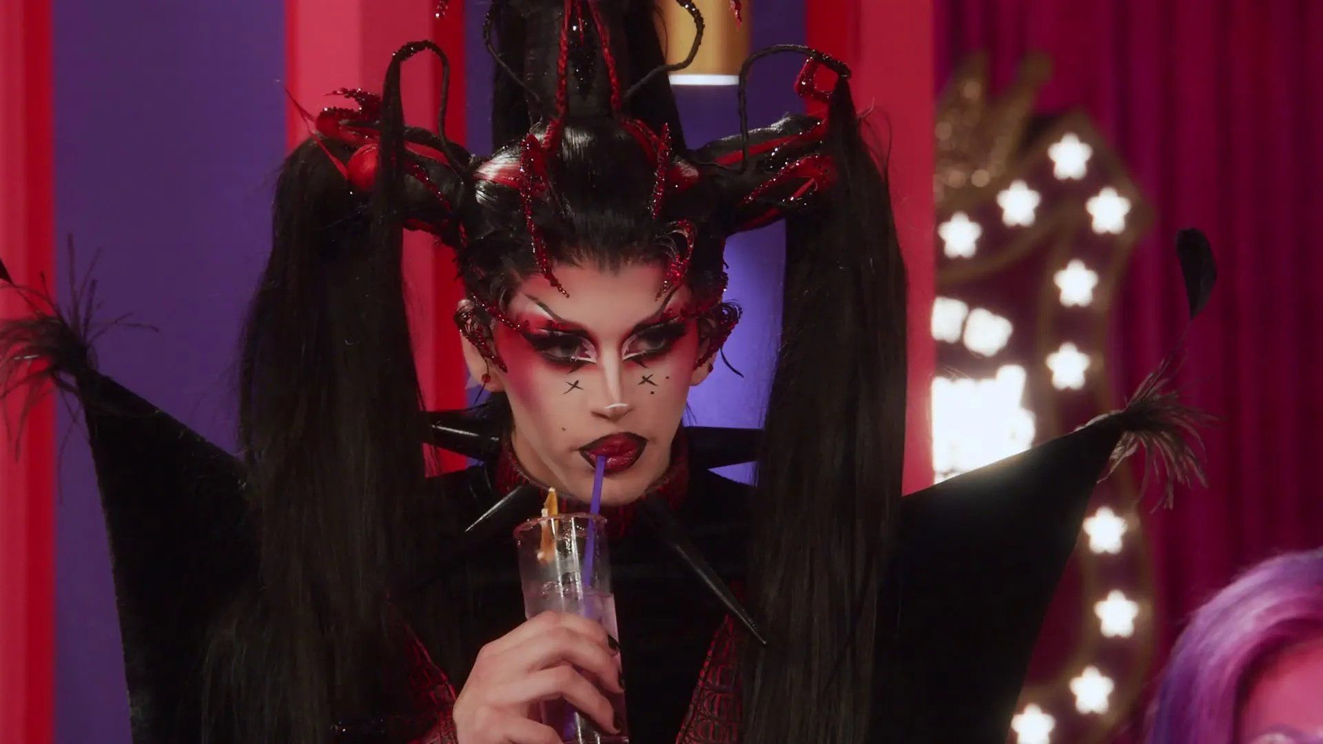 RuPaul's Drag Race All Stars: Untucked! background