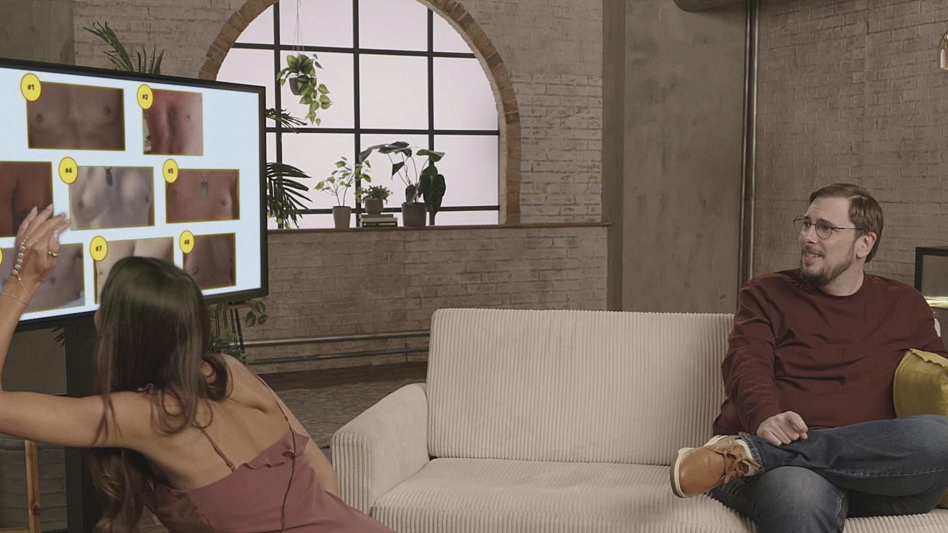 90 Day: Hunt for Love Between the Sheets background