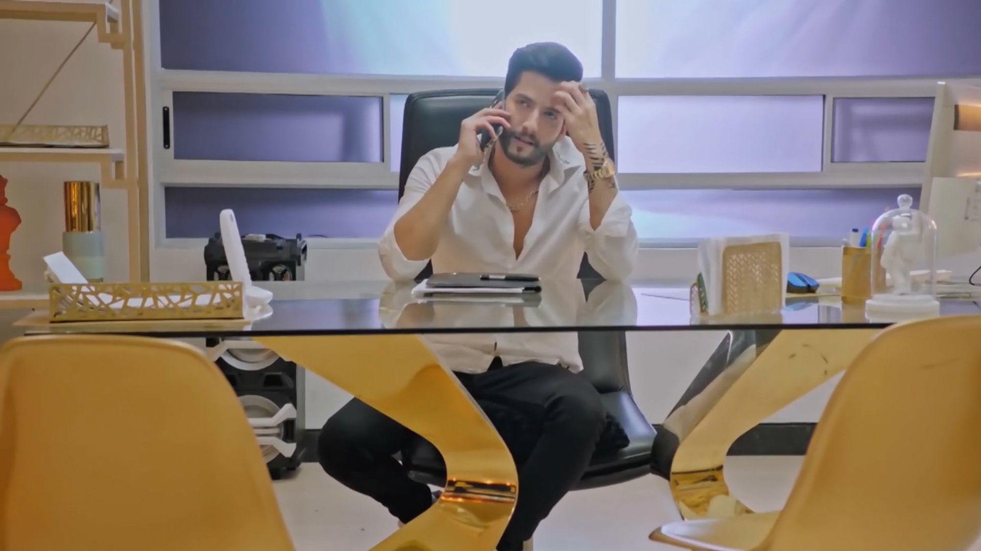 The Queen of Flow background