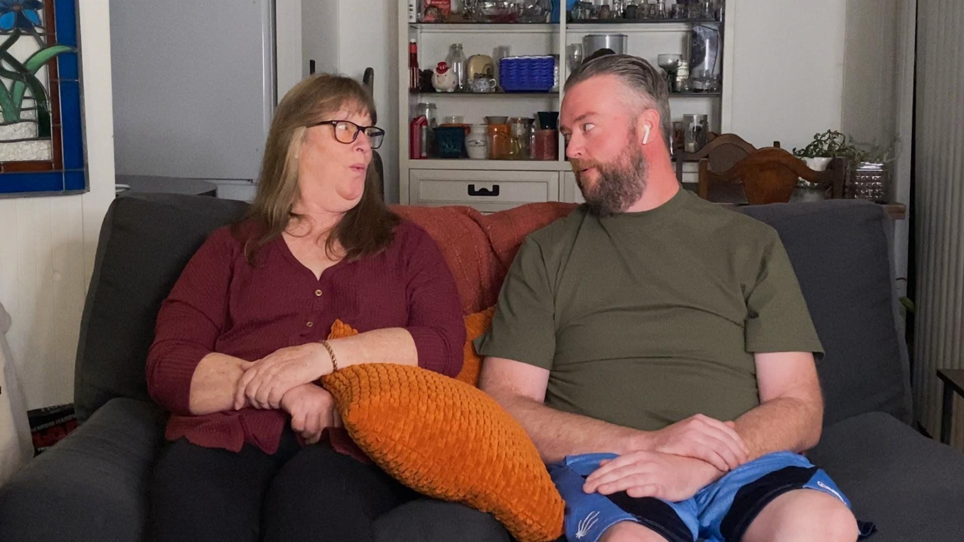 90 Day Fiancé: Pillow Talk background