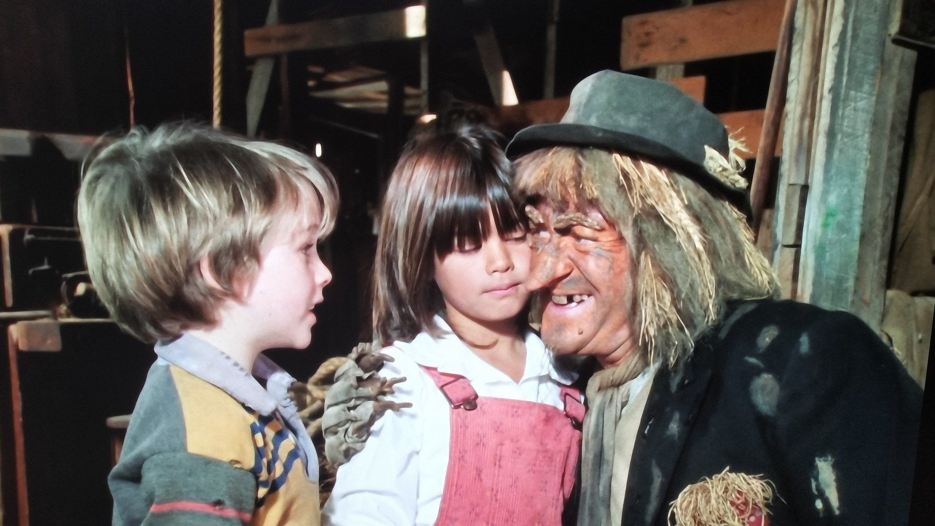 Worzel Gummidge Down Under background