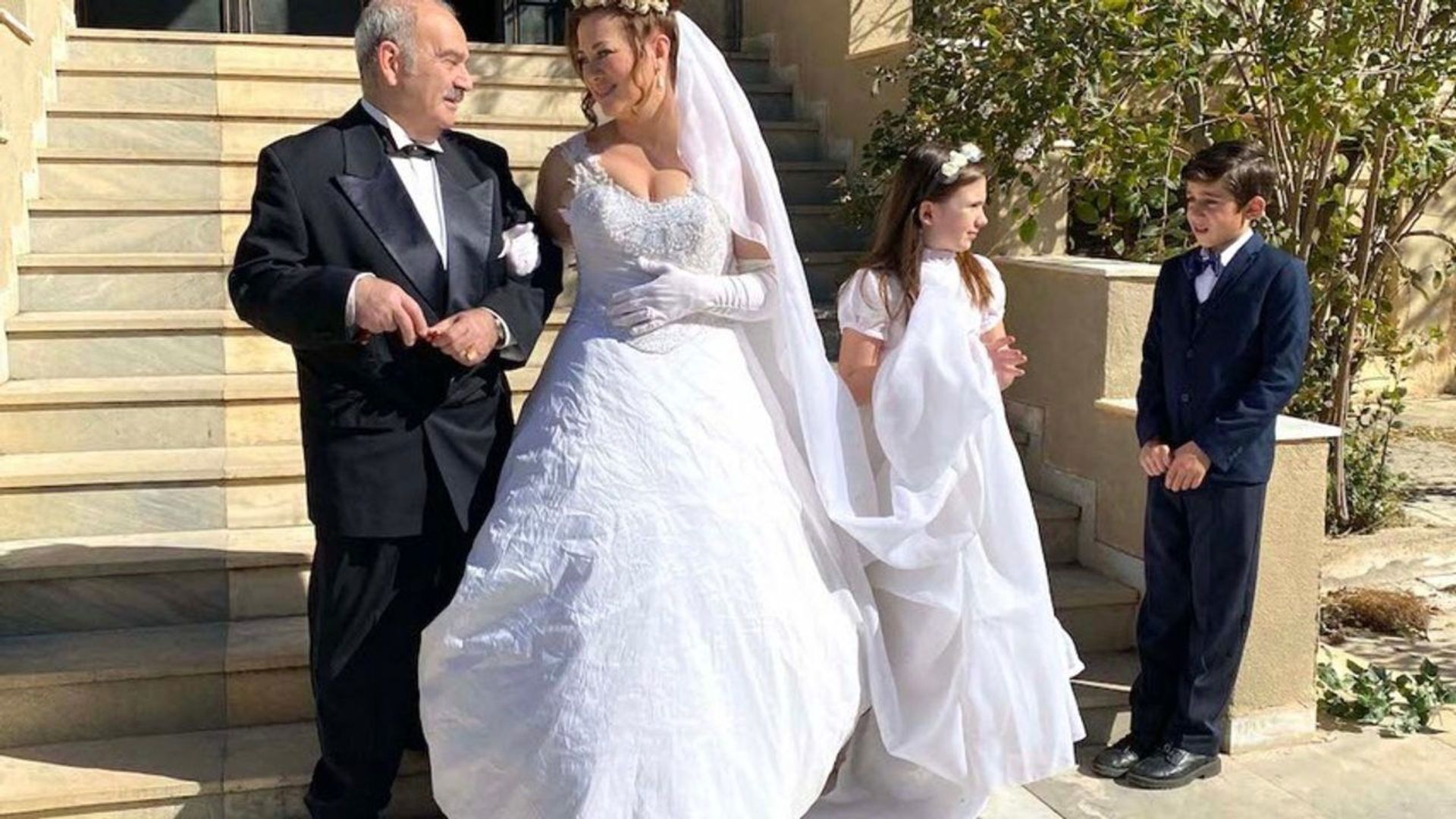 Ta kalytera mas hronia background