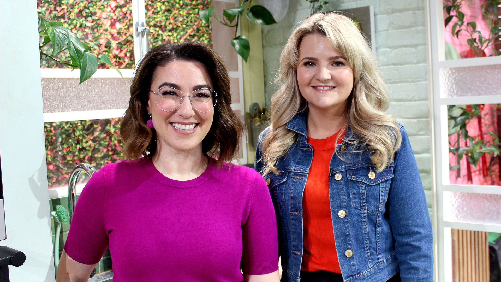 A Bite to Eat with Alice background