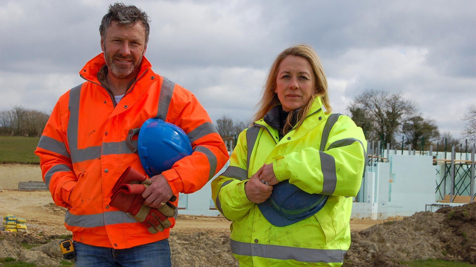 Sarah Beeny's New Life in the Country background