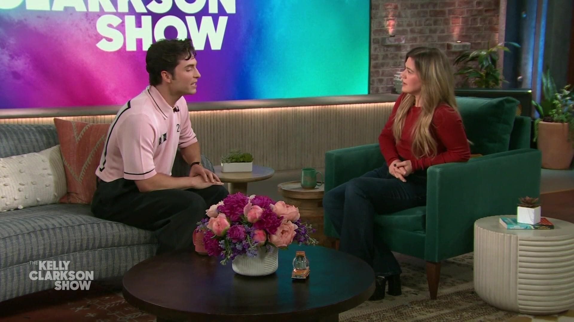 The Kelly Clarkson Show background