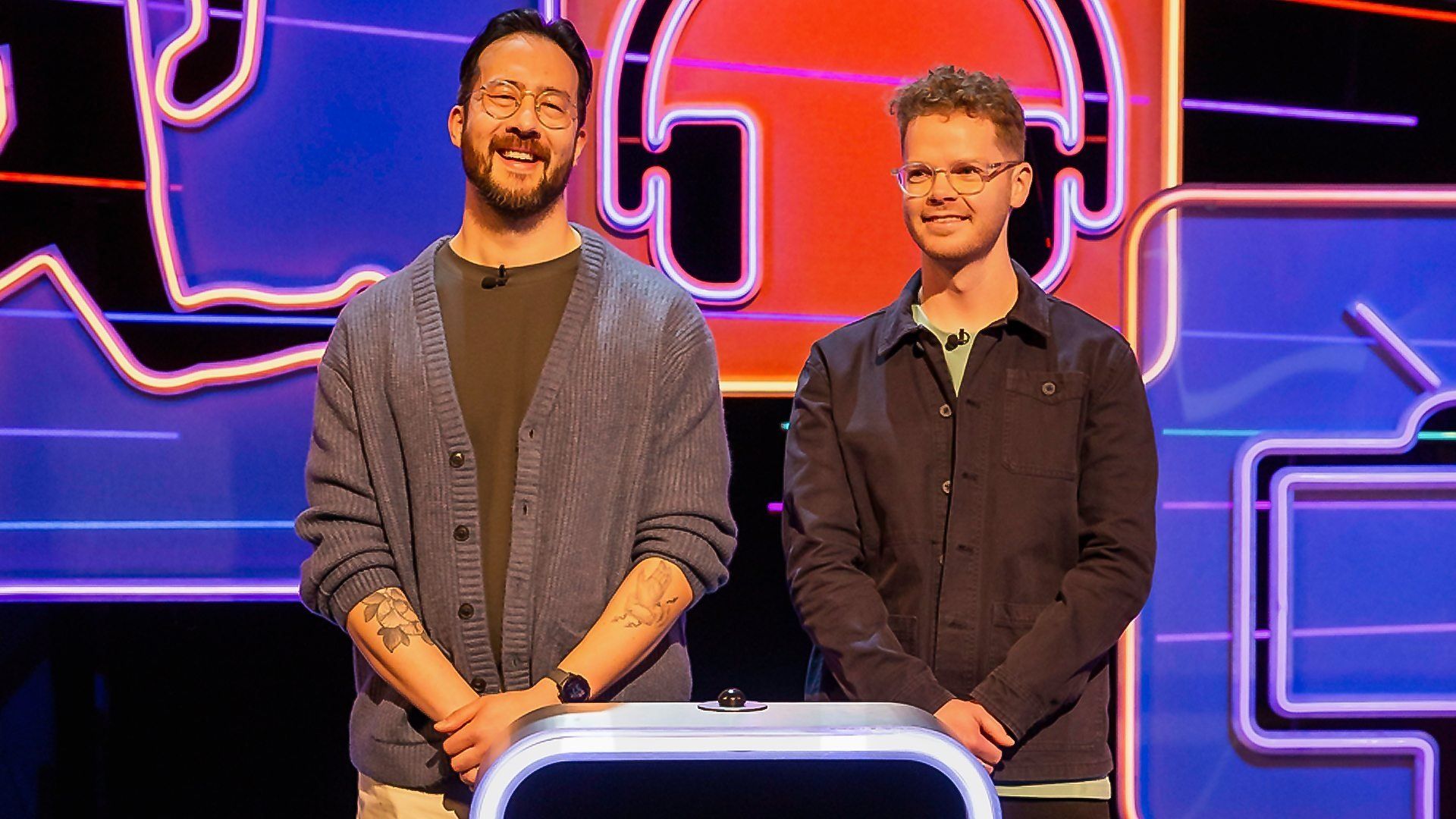 Alan Carr's Picture Slam background