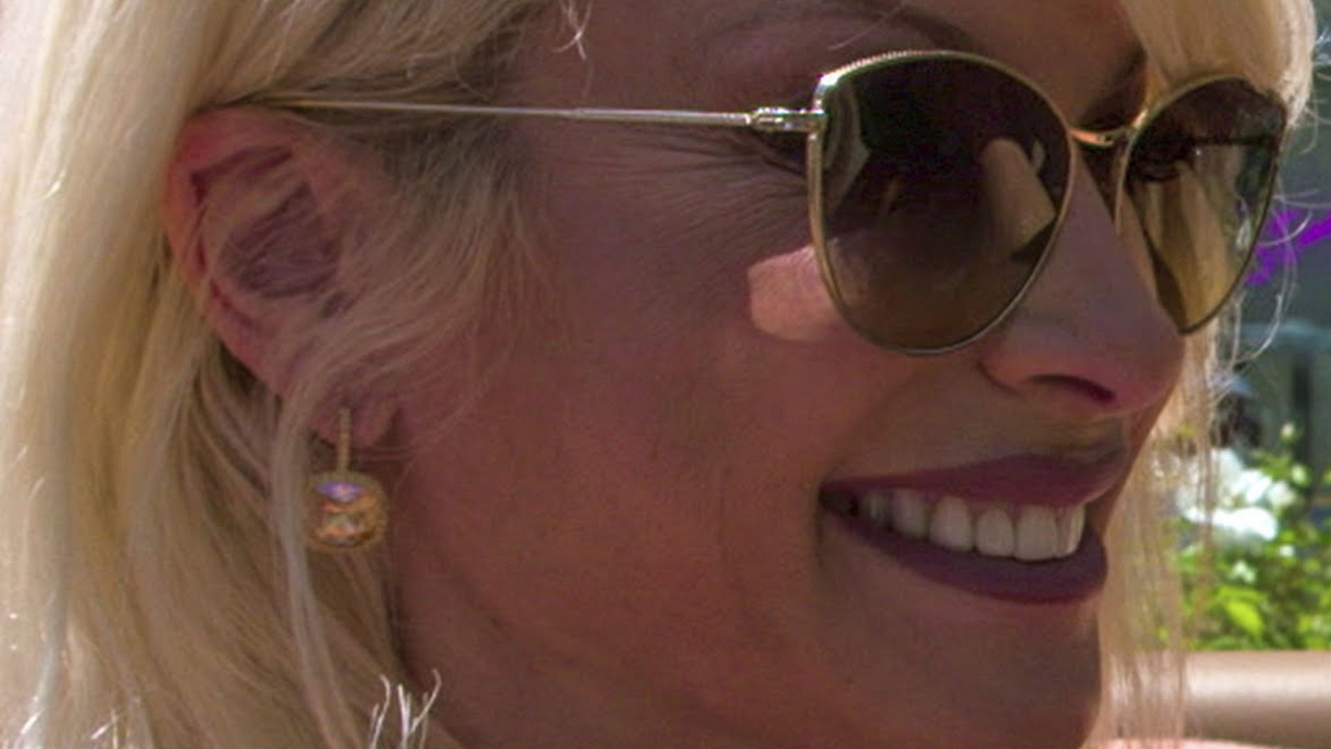 Inside Beverly Hills: The Land of the Rich & Famous background