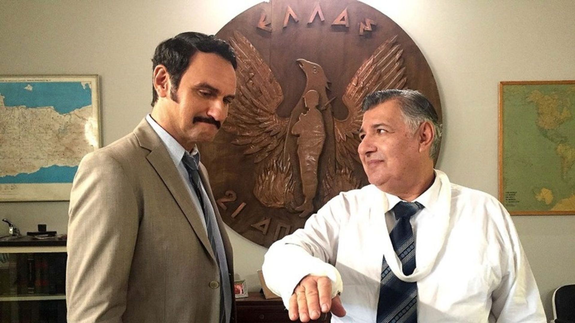 Ta kalytera mas hronia background