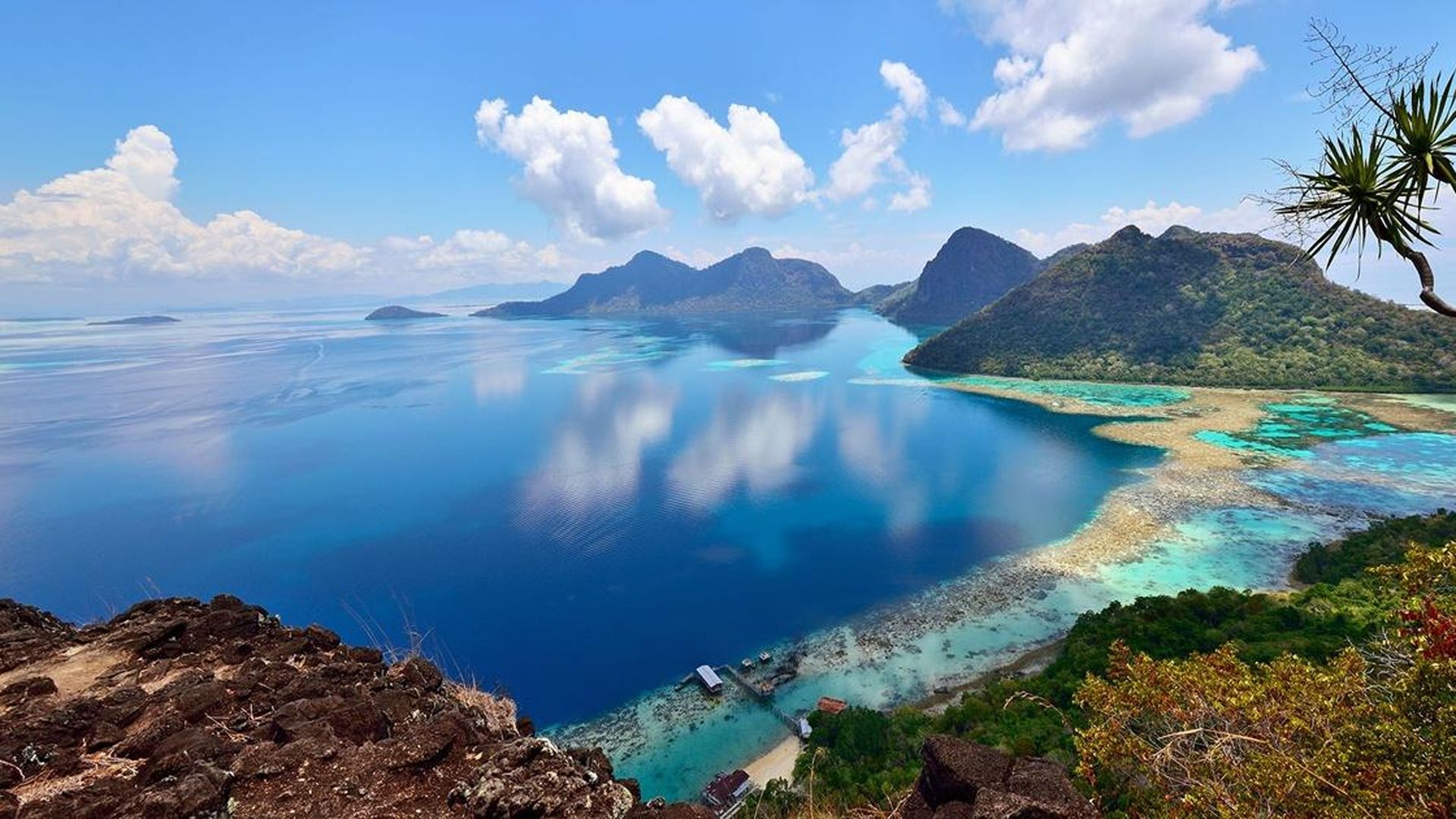 Islands of Wonder background