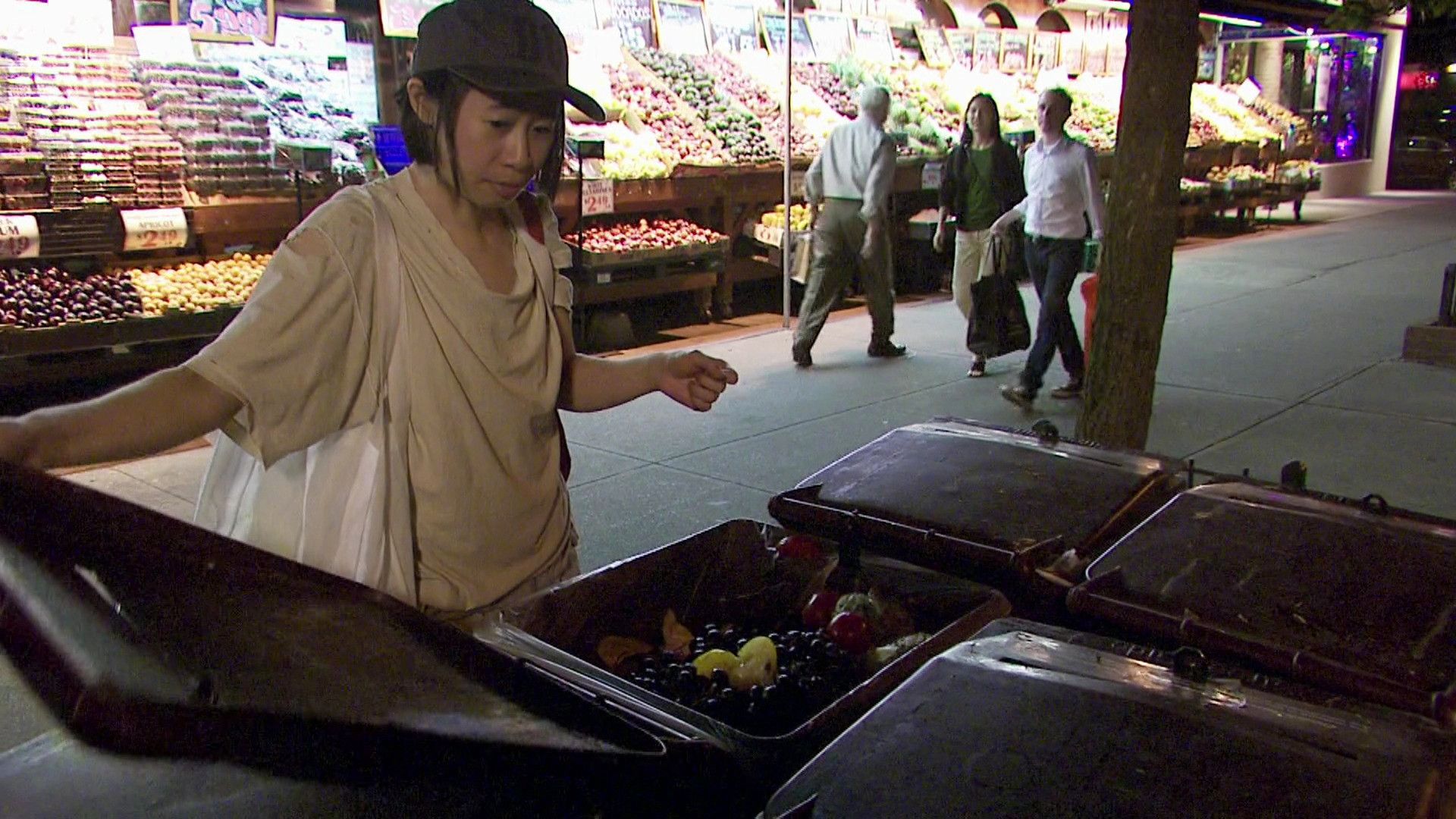 Extreme Cheapskates background