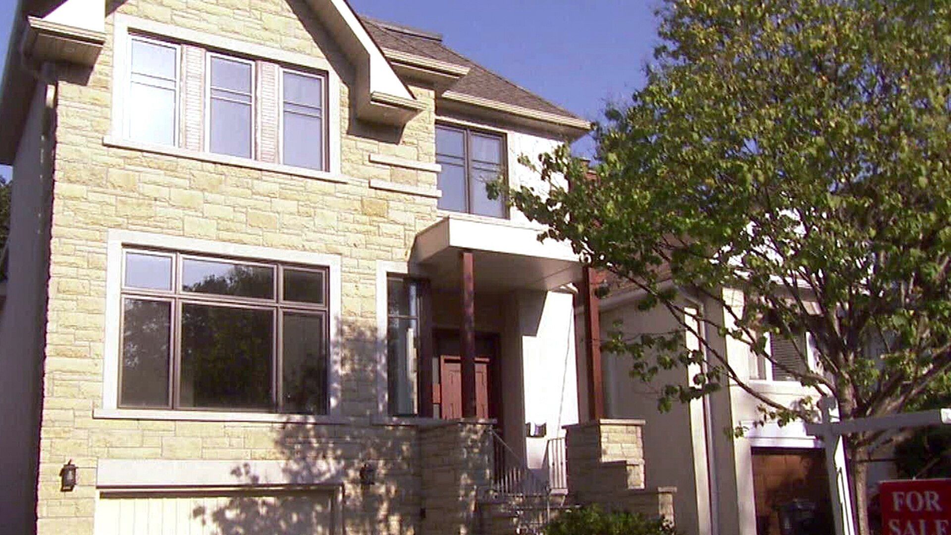 Love It or List It background