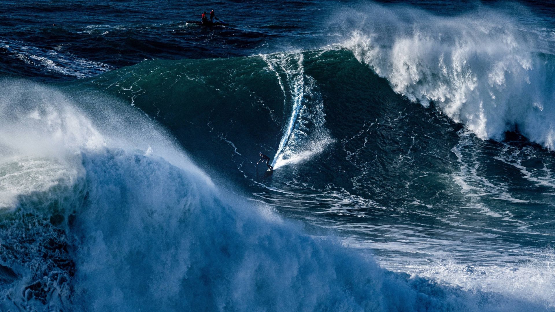 100 Foot Wave background