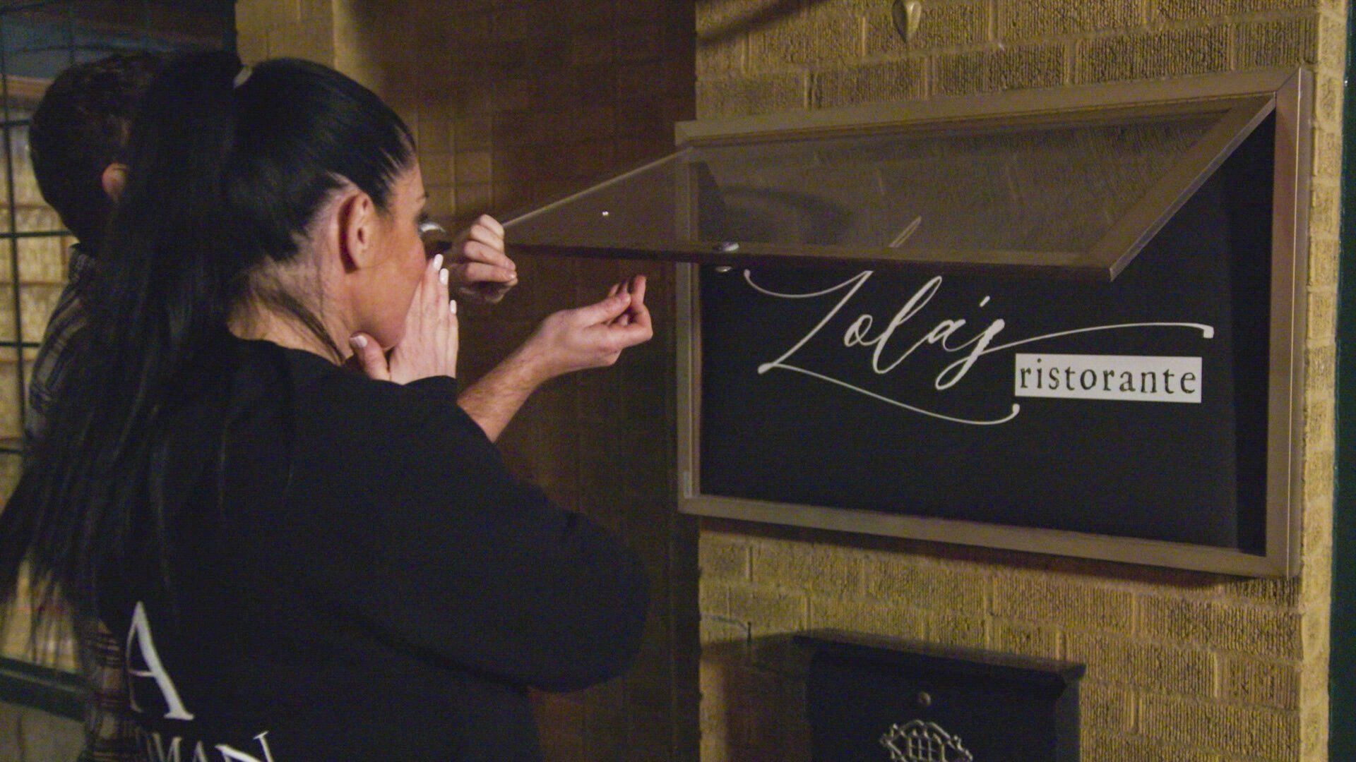 Me or the Menu background