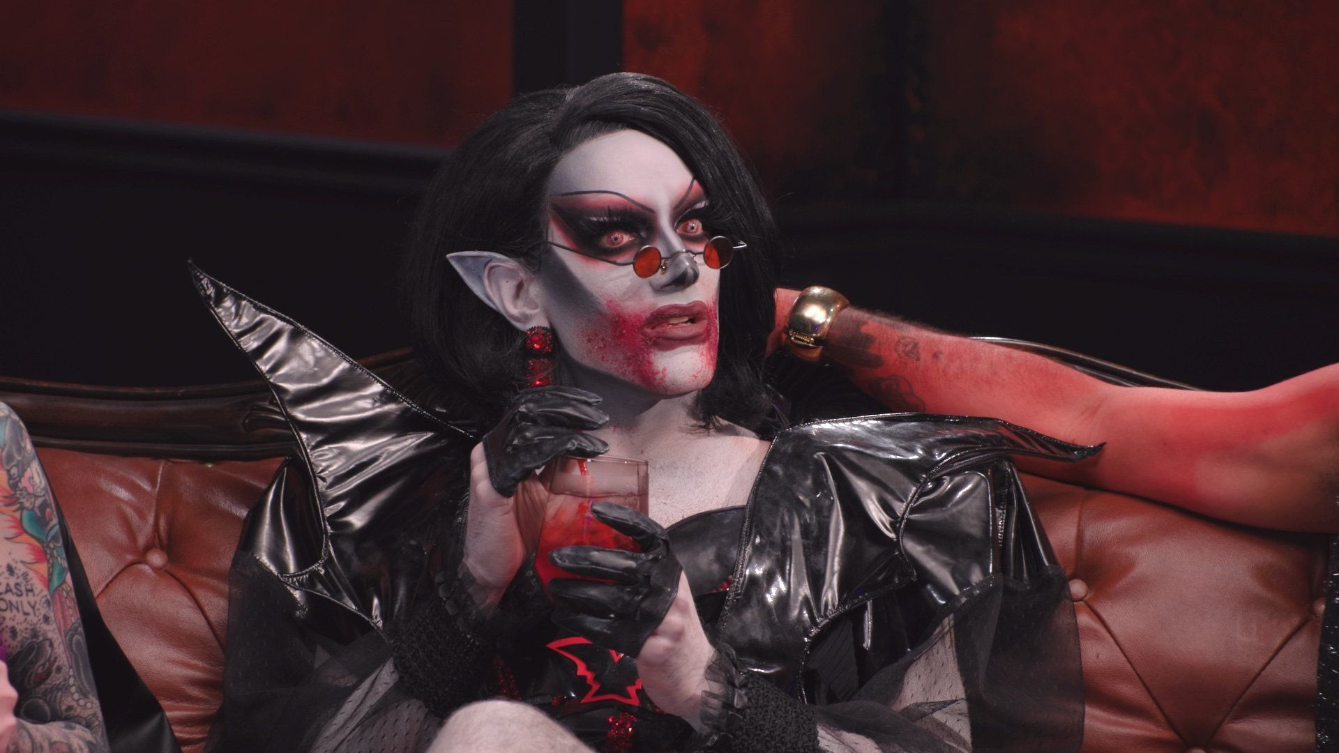 The Boulet Brothers' Dragula: Titans background