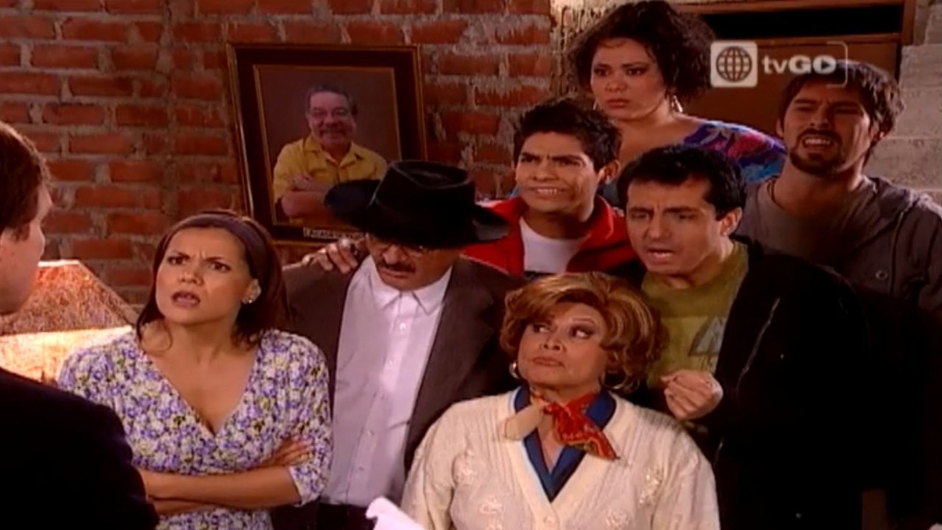Al fondo hay sitio background