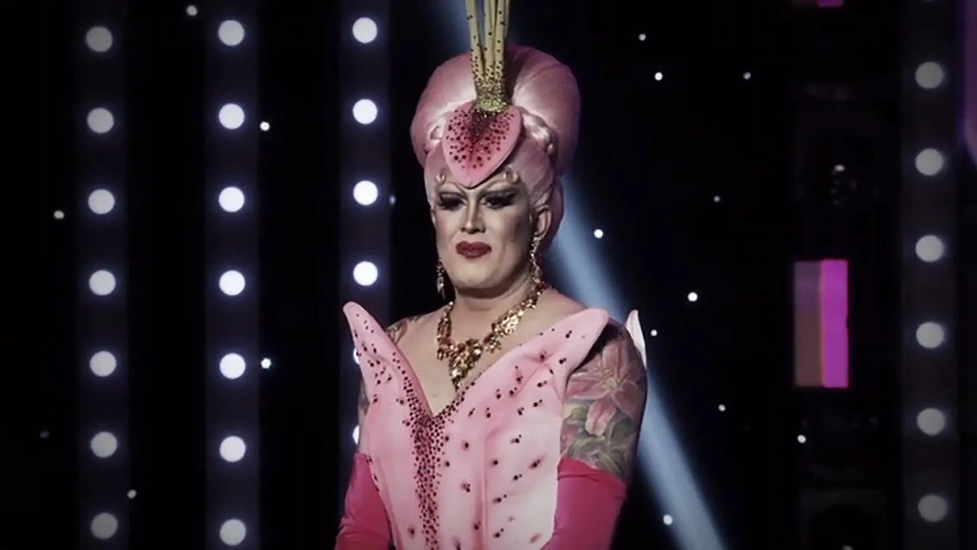 RuPaul's Drag Race All Stars: Untucked! background