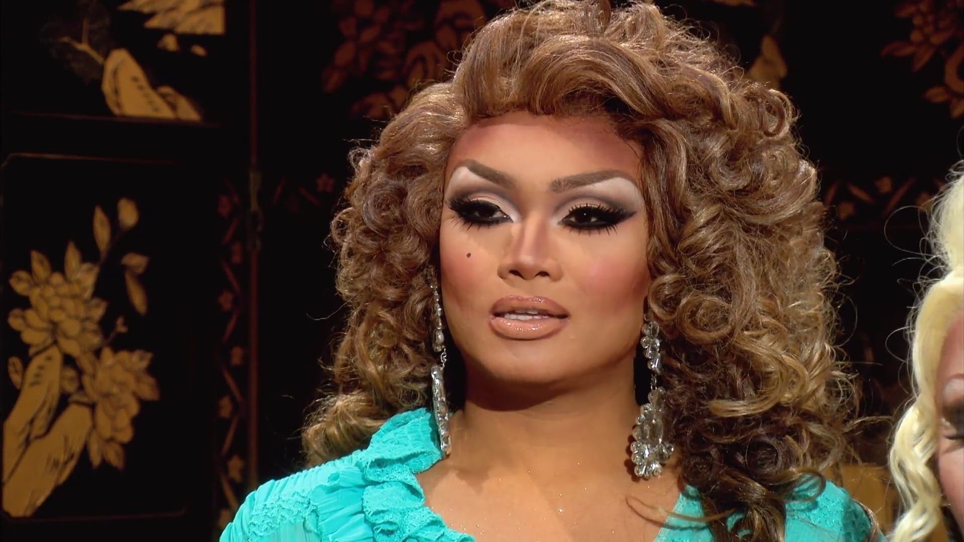 RuPaul's Drag Race All Stars: Untucked! background