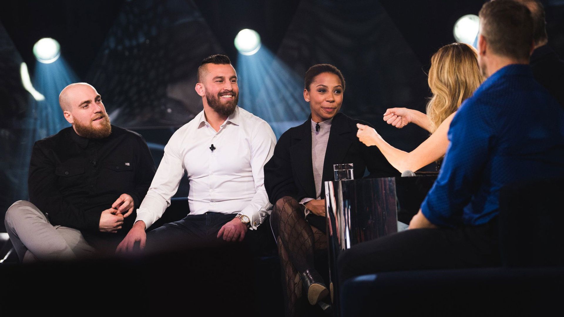 La Semaine des 4 Julie background