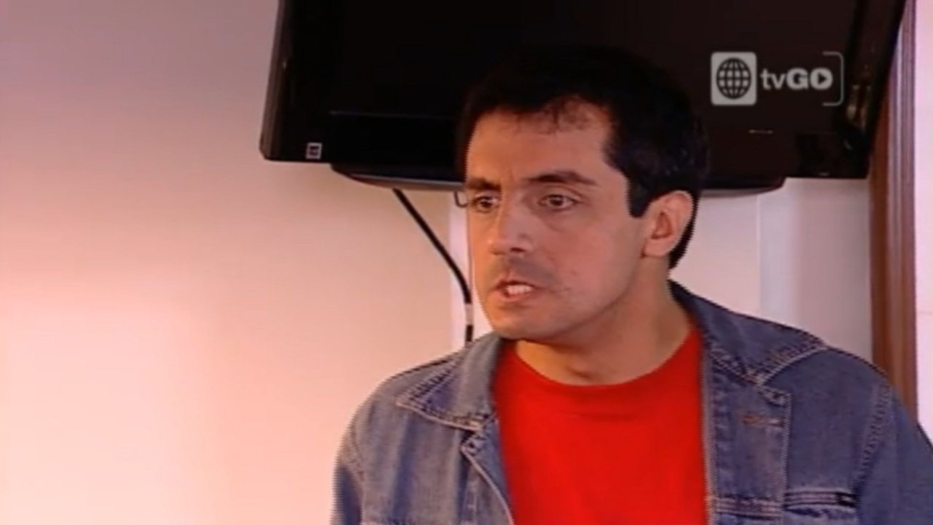 Al fondo hay sitio background