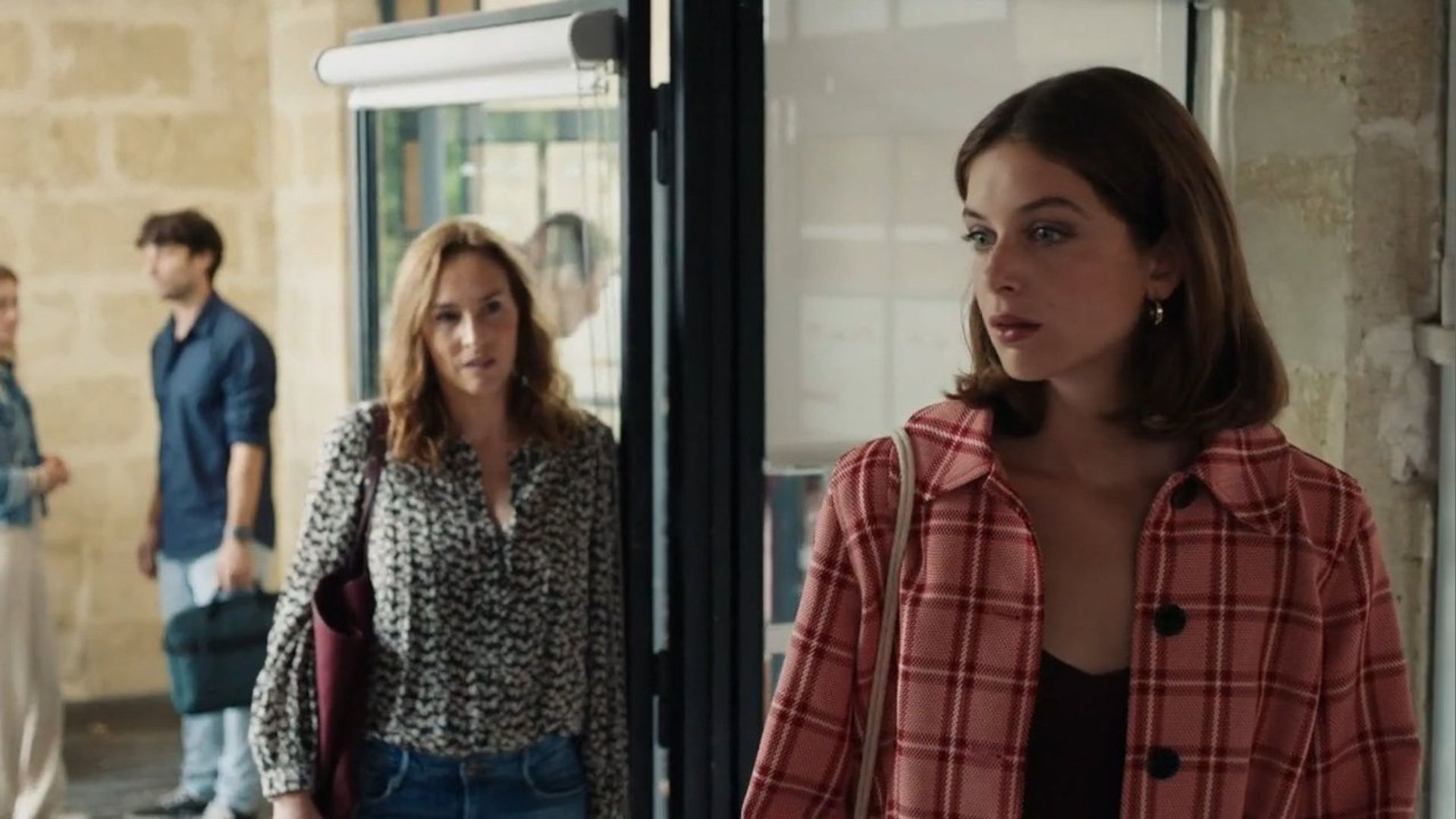 Ici tout commence background