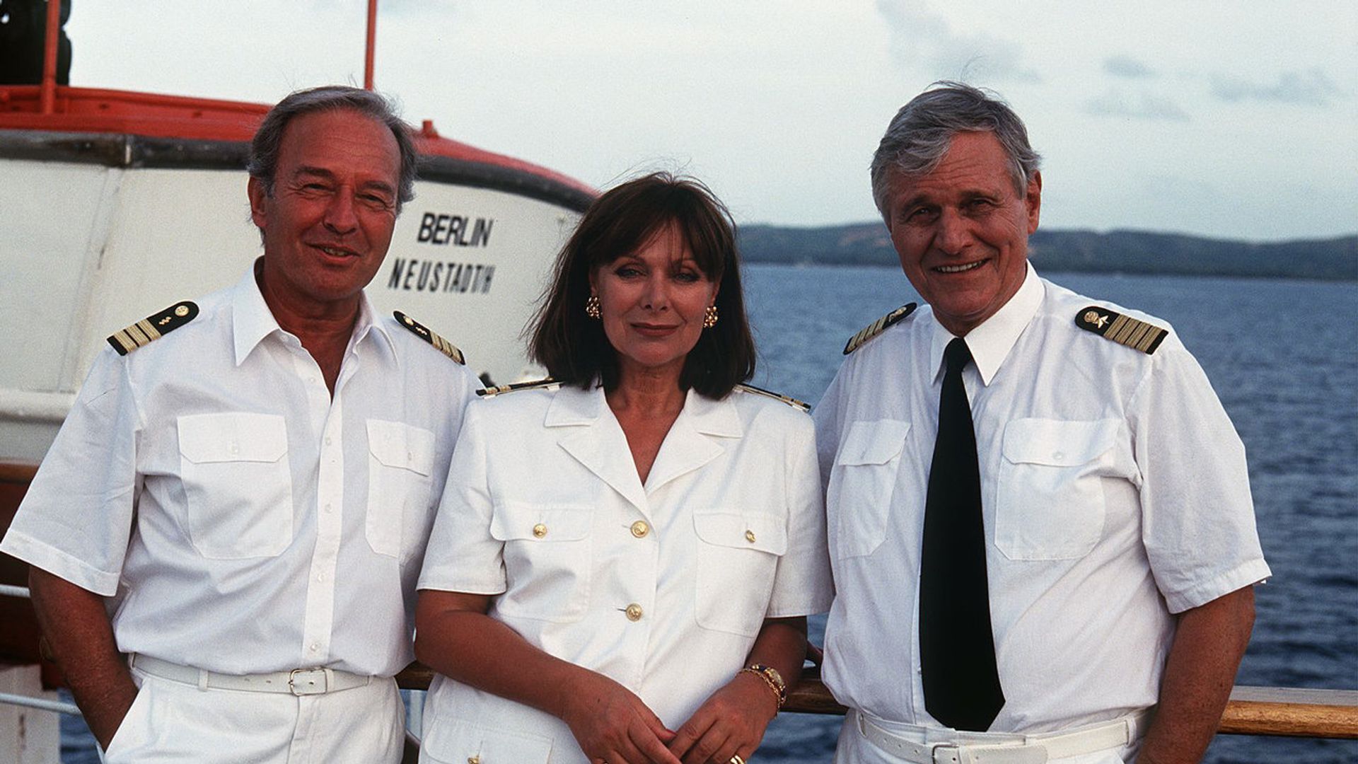 Das Traumschiff background