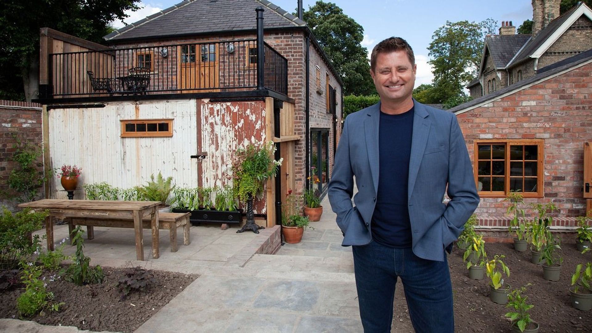 George Clarke's Remarkable Renovations background