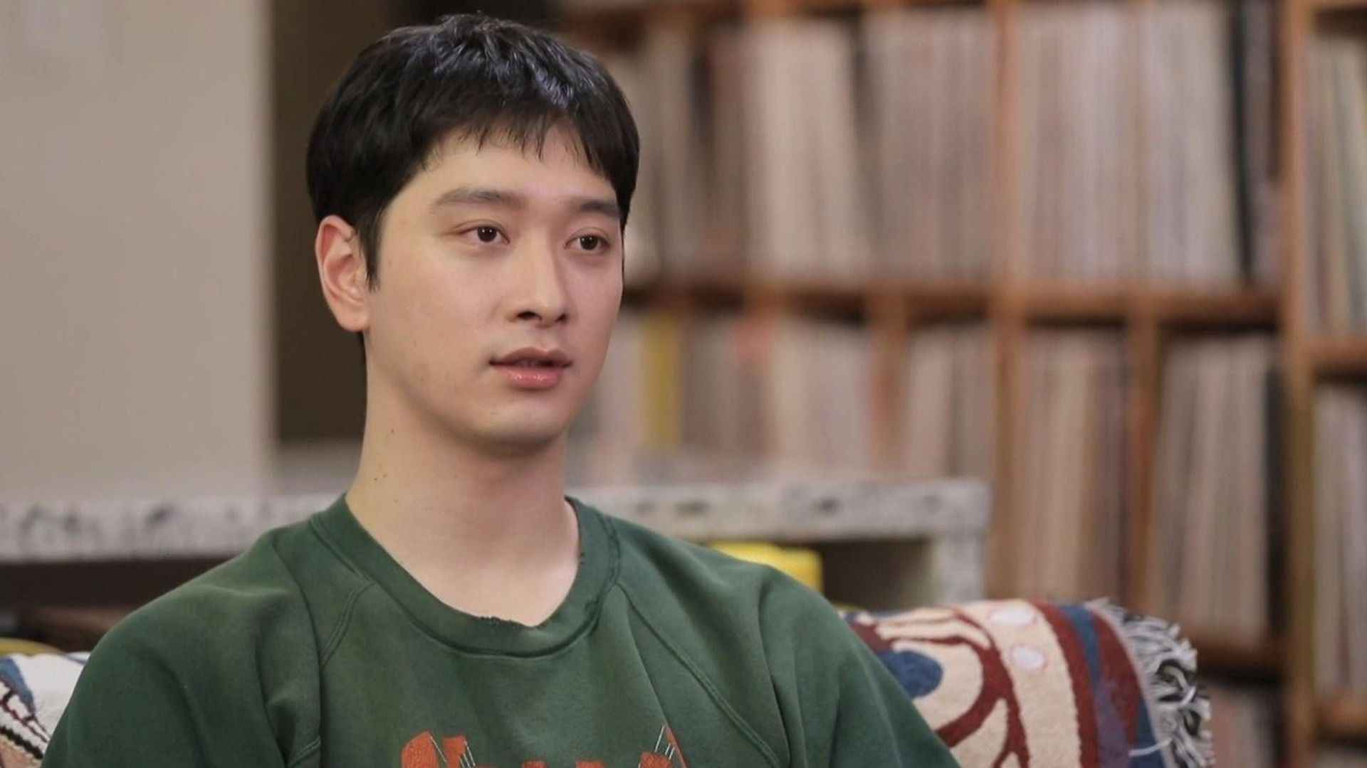 I Live Alone background