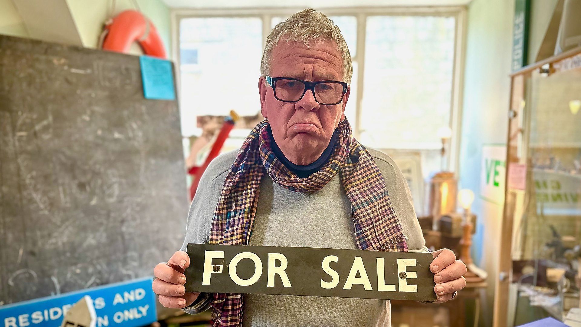 Antiques Road Trip background