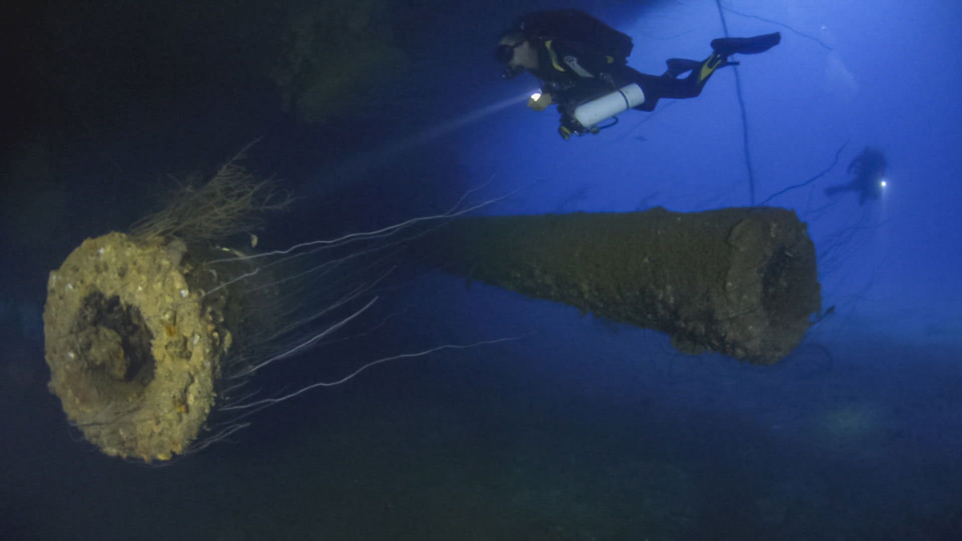 Abandoned: Expedition Shipwreck background
