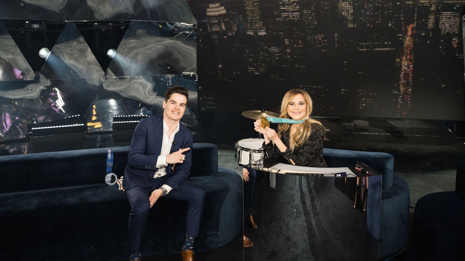 La Semaine des 4 Julie background