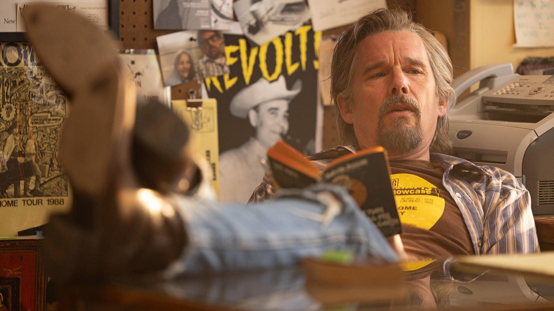 The Lowdown background