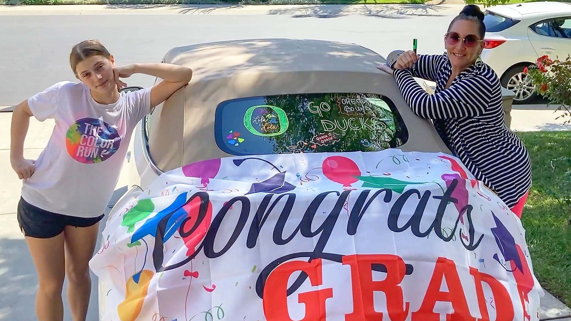 How's Your Head, Hun? background