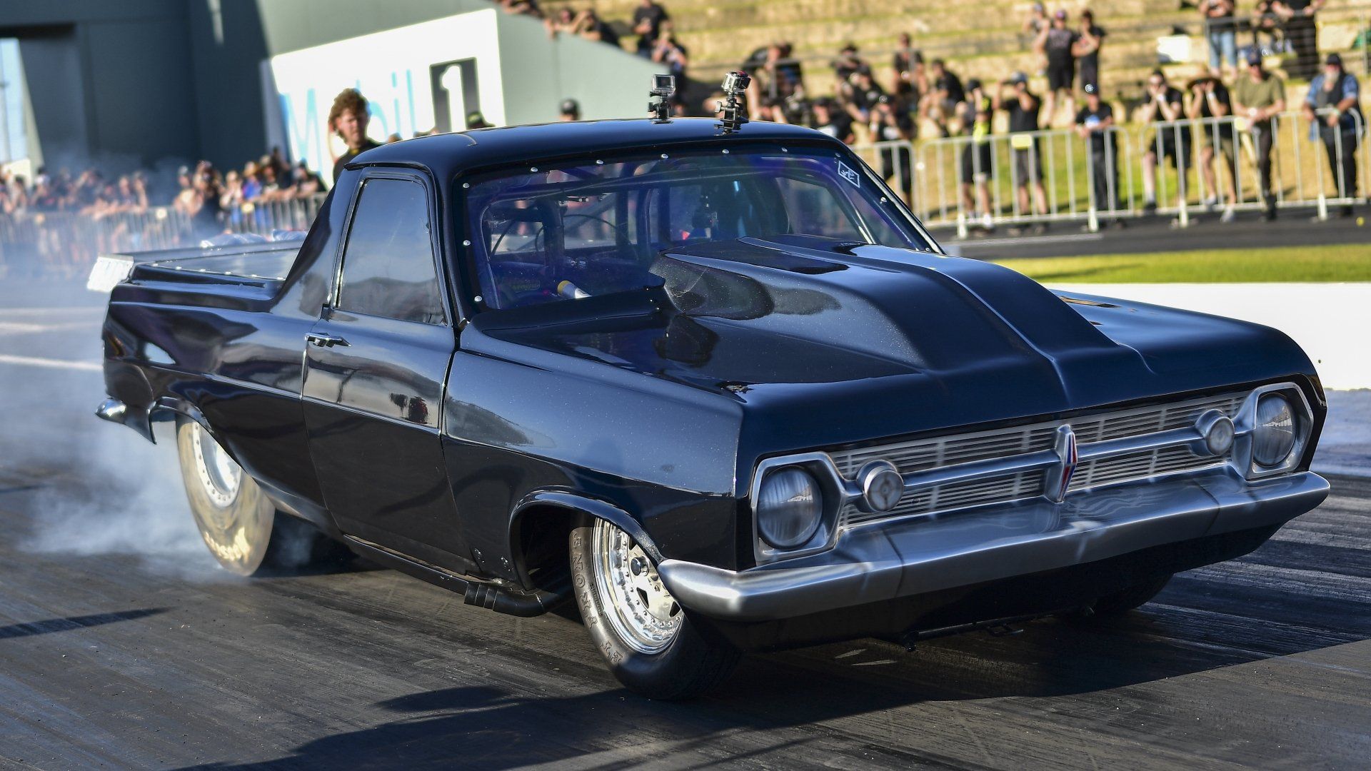 Street Outlaws vs the World background