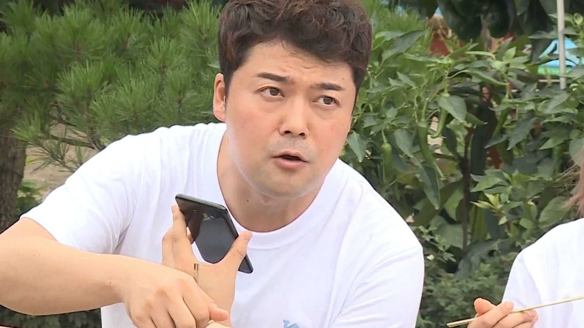 I Live Alone background