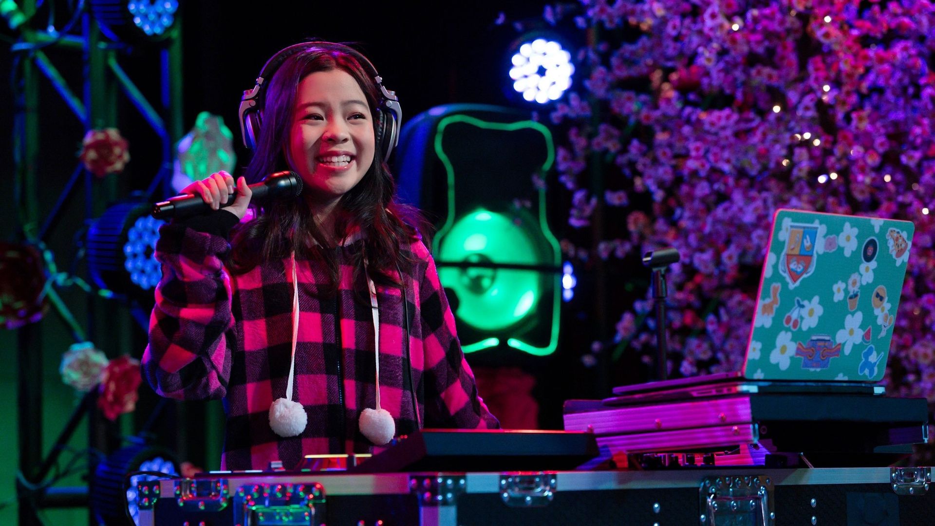 Vampirina: Teenage Vampire background