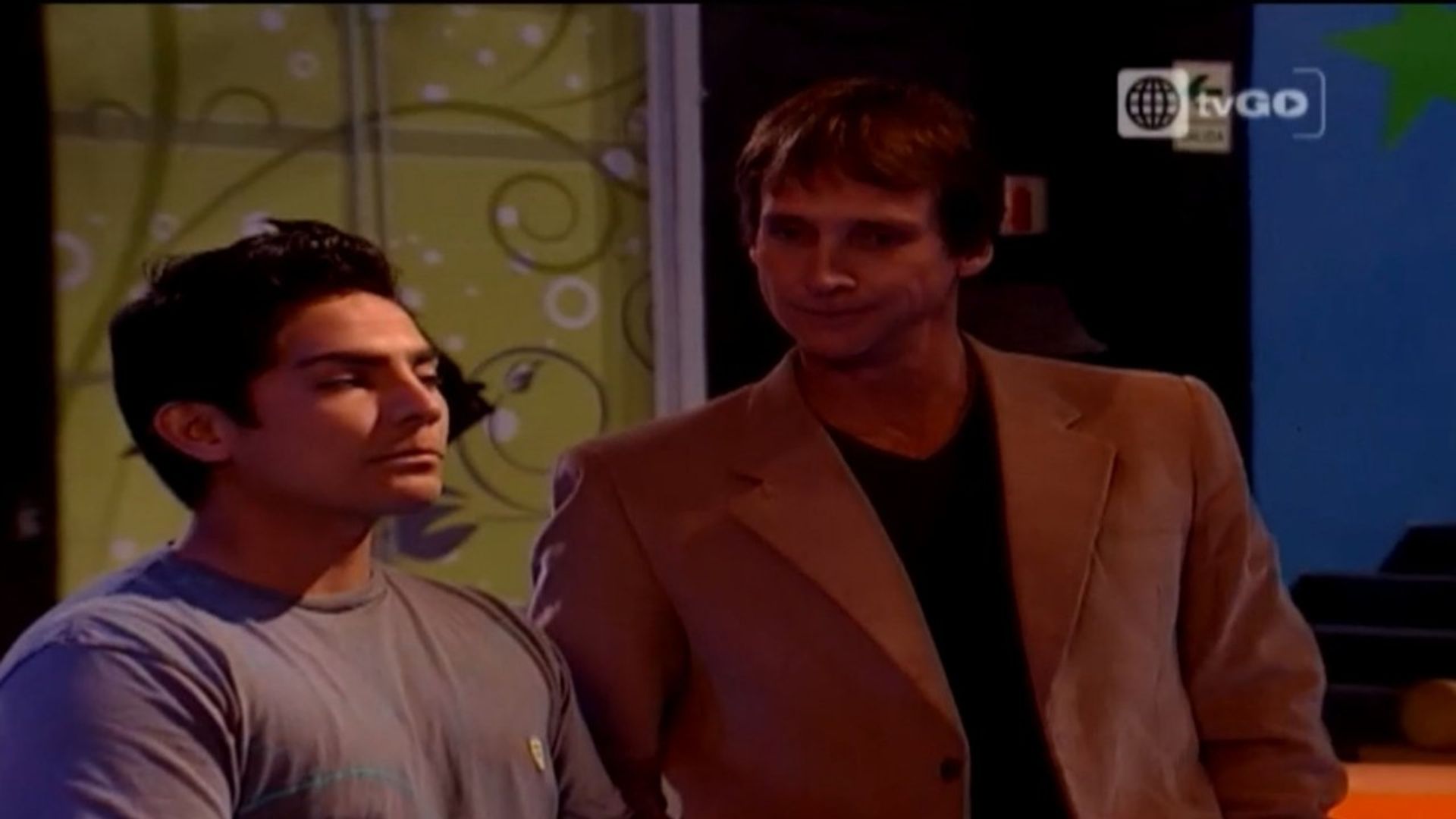 Al fondo hay sitio background