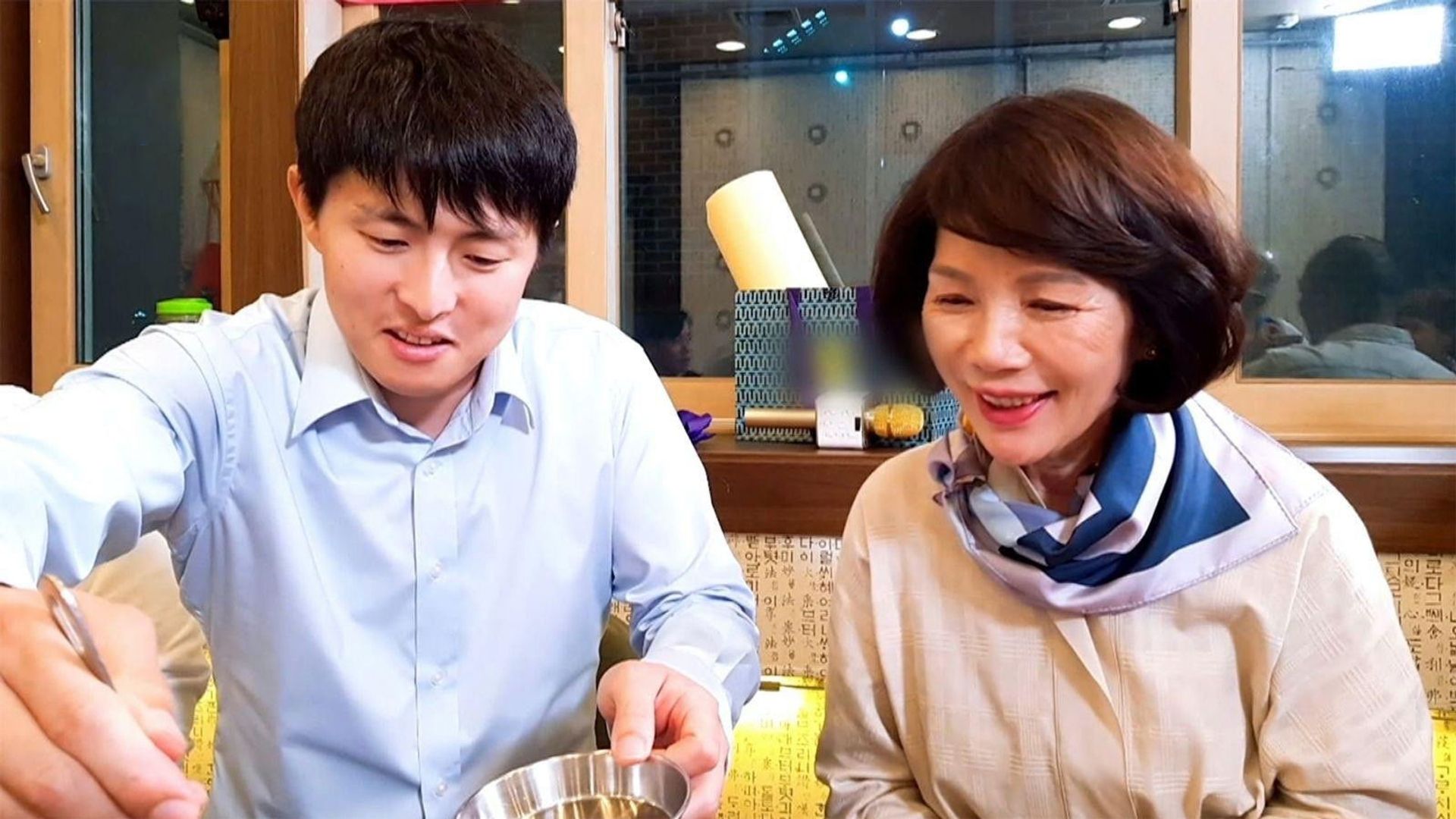 I Live Alone background