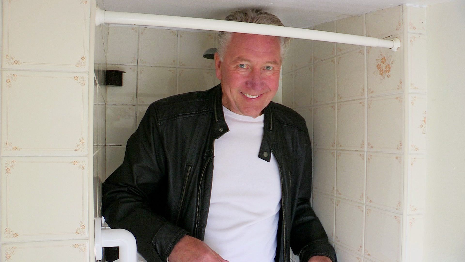 Homes Under the Hammer background