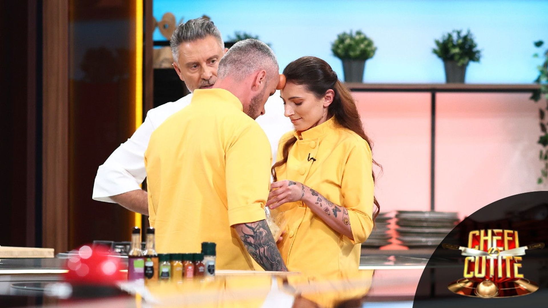 Chefi la Cutite background