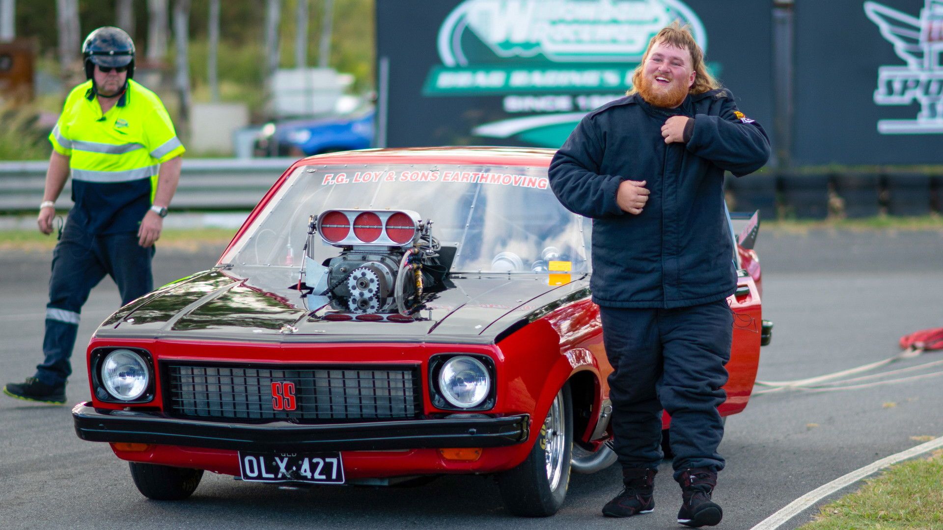 Street Outlaws vs the World background